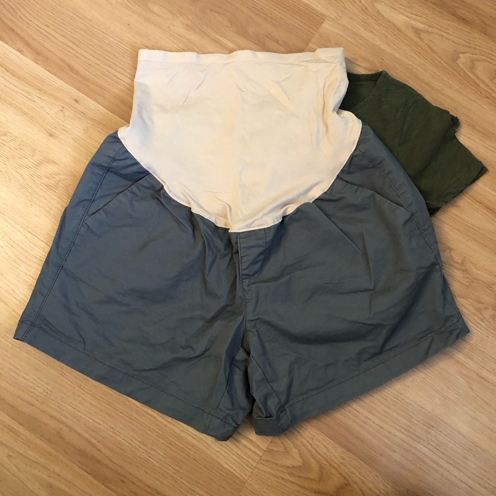 Old Navy Grey Maternity Shorts 💙